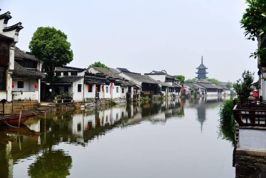 婧婧整理卧室