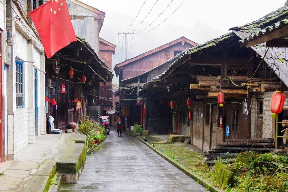 黄健翔:今天还踢5后卫实在不能理解,完全可以减后卫加中场