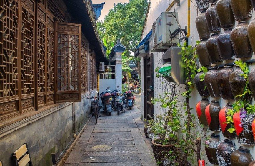 婉婉周末｜春节前夕“整活”，长沙IFS非遗艺术展引人注目